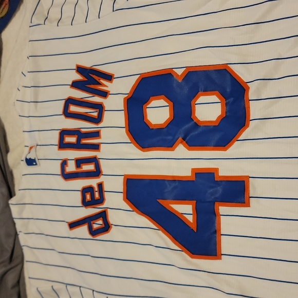 Baseball jersey its large I can't seem to change the size. - Picture 4 of 8